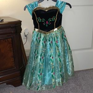 Anna Dress. Frozen 1. Kids size 4-5 years.